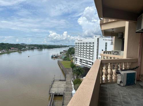 Ancient Riverbank 2BR River View Walk to City