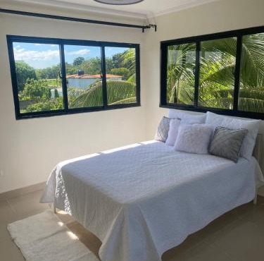 Apartamento con agua caliente para 9 personas in La Ureña