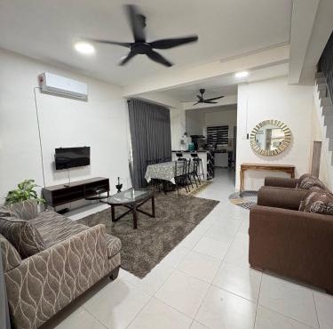 Arowana Homestay MALAY ONLY