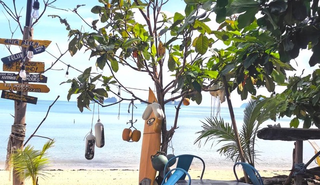 AuraLaut Oceanfront Cabin Stay in Pulau Dangali