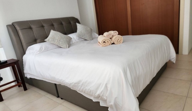 Awesome 3-bedroom apartment Kuching with AC and gym