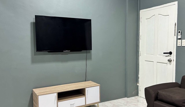 Axon Cozy Modern Home N Near The Walking Street in Angeles City