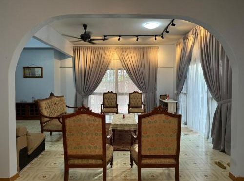 Azak Residence Homestay
