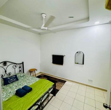 Azhomes CLOSE in Kampong Jelatang