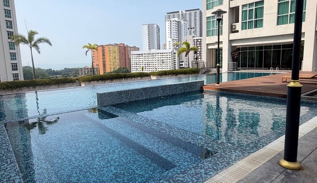 Azure 2BR Pool Suite Jelutong | Free Parking, 8min to Georgetown