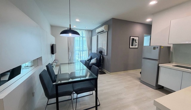 Azure 2BR Pool Suite Jelutong | Free Parking, 8min to Georgetown in Jelutong