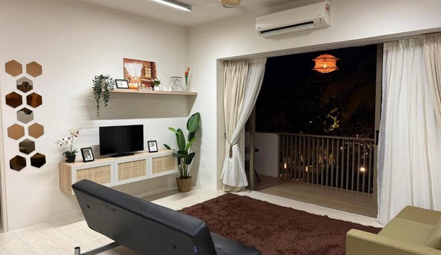 Azure Haven - Seaview Resort Home, By the Sea Batu Ferringhi