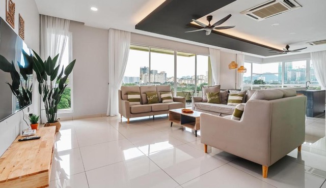 B3 l KlCC & TRX l Minimalist l 17 Pax in Kuala Lumpur