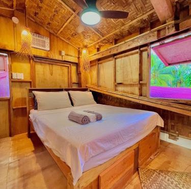 Banana Kubo, Private Native Cottage, Beach Access, Queen Bed, AC, WiFi