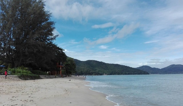 Batu Ferringhi Cozy 2 BR Seaview condo