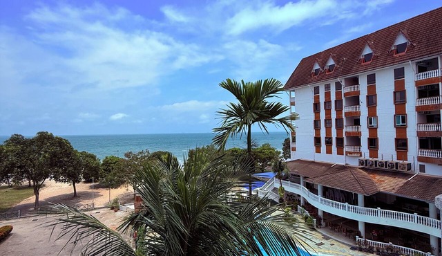 Bayu Beach resort homestay by Falmas in Port Dickson