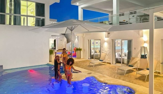 Beach Party Villa, 11 Bedrooms, 3 Pools and Jacuzzi in Punta Cana