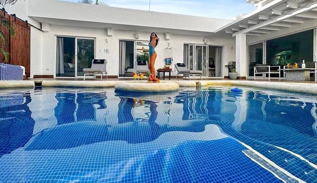 Beach Villa Azul with private Pool, BBQ and Maid inc in Punta Cana