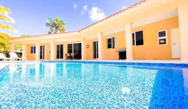 Beach Villa Royal with Jacuzzi, Pool, BBQ and Maid in Punta Cana