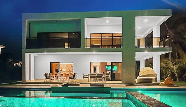 Beach Villa Sol with Pool and Jacuzzi, BBQ and Maid in Punta Cana