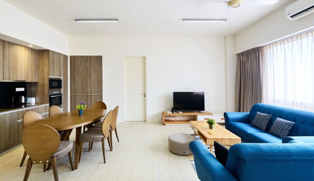 Beachfront 2 bedroom Apartment/Near Night Market in Kampung Batu Feringgi
