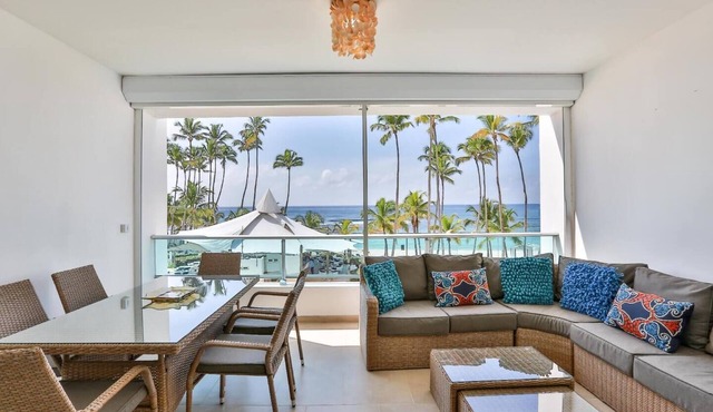 Beachfront| 60" TV| Gym| FastWifi| Amazing View! in Juan Dolio