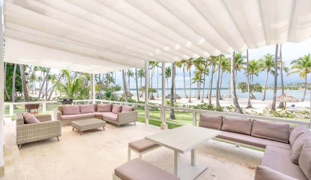 Beachfront Apt with Stunning Caribbean Views in Juan Dolio