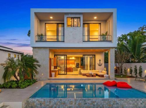 Beachfront Modern Villa with Pool AZURE in Punta Rucia