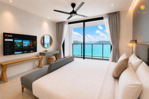Beachfront Seaview Suite l Cenang l Super King Bed