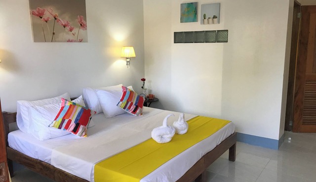 Beautiful, spacious, resort on the beach front. in Moalboal