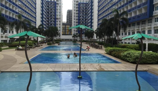 Best Condo w/balcony near MOA seaside, huge pools, internet, A/C and security. in Pasay City