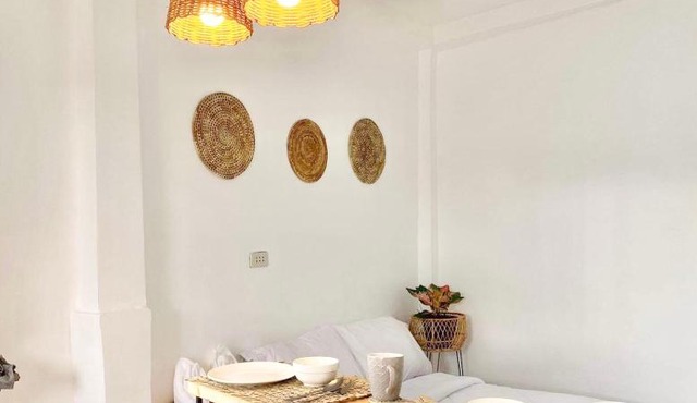 Best studio flat w/NETFLIX near airport and beach! in Mactan