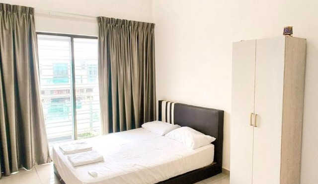 Big Homestay 7Beds 4Rooms & 4Baths Gated Guarded Landed 2 Storey House