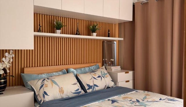 Blessed Dwelling - Modern Condo with Wi-Fi, TV & Kitchen, 30 min to NAIA Airport in Manila