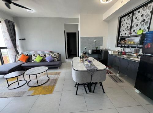 Bright & airy 3BR homestay comfort penang Netflix