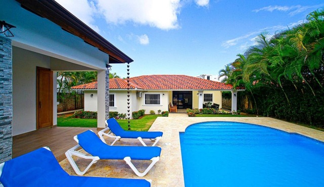 Bring your lovers under the pool's waterfall in Sosúa