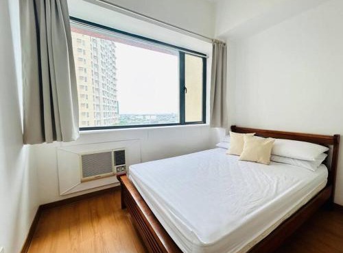 Budget Family Room at Ace Suites Residence Next to the Famous Indoor Water Spa in Manila