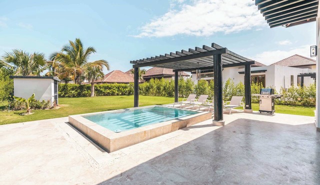 Bungallow with pool and bqq in green village in Punta Cana
