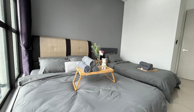 C3 OKR 1-10 pax spacious & comfort near Midvalley