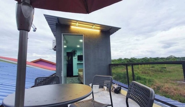 Cabin stay with great sunrise and plane spotting in Shah Alam