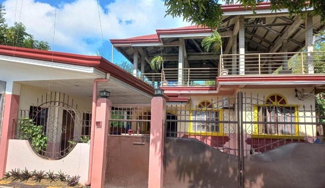 CABRERA GUEST HOUSE exGREEN BAMBOO GUIMARAS in Nueva Valencia
