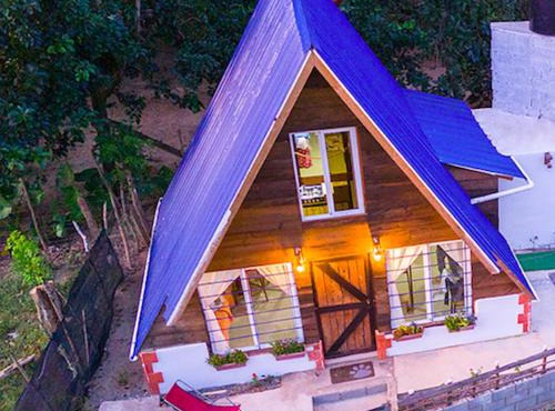 Canada House Queen bed in 2nd floor dbl sofa bed in 1st floor BBQ Private pool, river in Jarabacoa