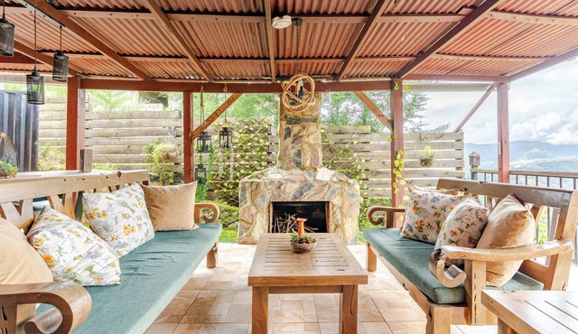 Casa Alta Constanza, Majestic views and fireplace, Pet Friendly in constanza