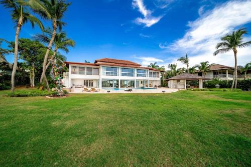 Casa de Campo Elegance - 8-Bedroom Golf View Villa in La Romana