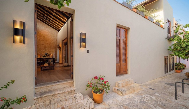 Casa del Orfebre Colonial Home in Zona Colonial , Pool & Private Patio in Santo Domingo