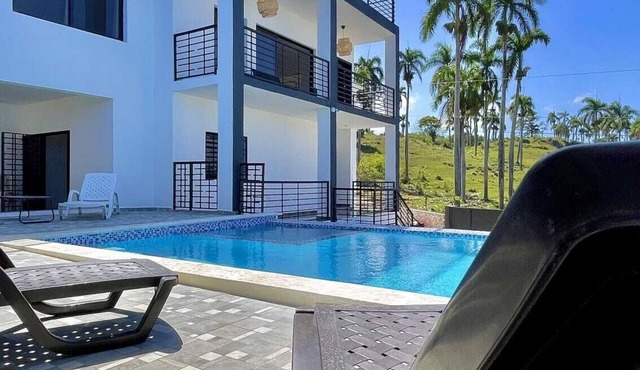 Casa Grandview: Luxury Retreat with Pool & Views in cabrera