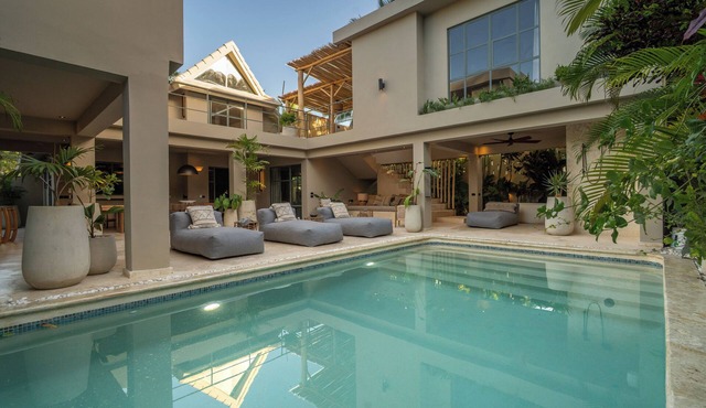 CASA INDICA Luxury 5 suites Villa Private pool starlink solar 5min to the beach! in Las Terrenas