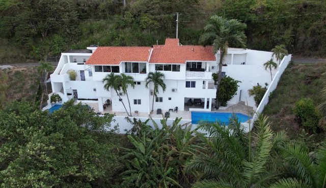 Casa Mango y Casa Jobo - Tropical Oasis with Mountain & Sea Epic views- Pool - Pool Table-10min drive to beach in San Felipe de Puerto Plata