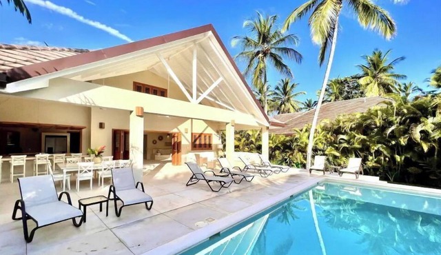 Casa Ola, Lux 5 Bedrm, 5 Bath Villa, w' Private Pool, 2 min walk to Playa Coson in Las Terrenas