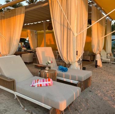 Casa rosada beach front in Mano Juan