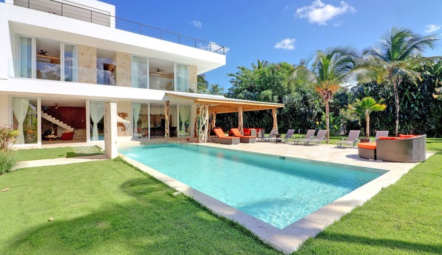 Casa Sirenas at Las Terrenas: Spacious 6-bedroom for 14 pax villa close to beach in Las Terrenas