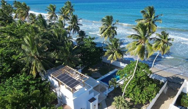 Casa Tamara Las Canas Beach house with rooftop patio and suite.Close to airport in Gaspar Hernandez