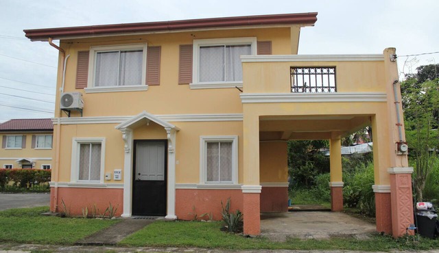 Charming 3-bedroom Holiday House in Bacolod City