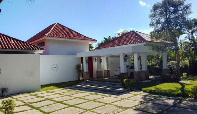 Charming 3-bedroom villa with AC, WiFi in brilliant Juan Dolio in Juan Dolio