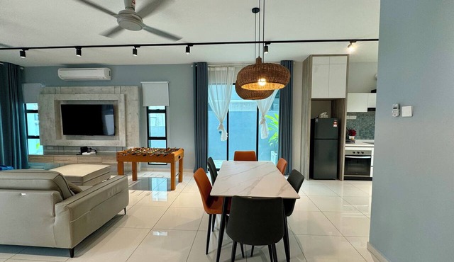 Charming 4-bedroom house with WiFi and AC in lovely Langkawi in Langkawi